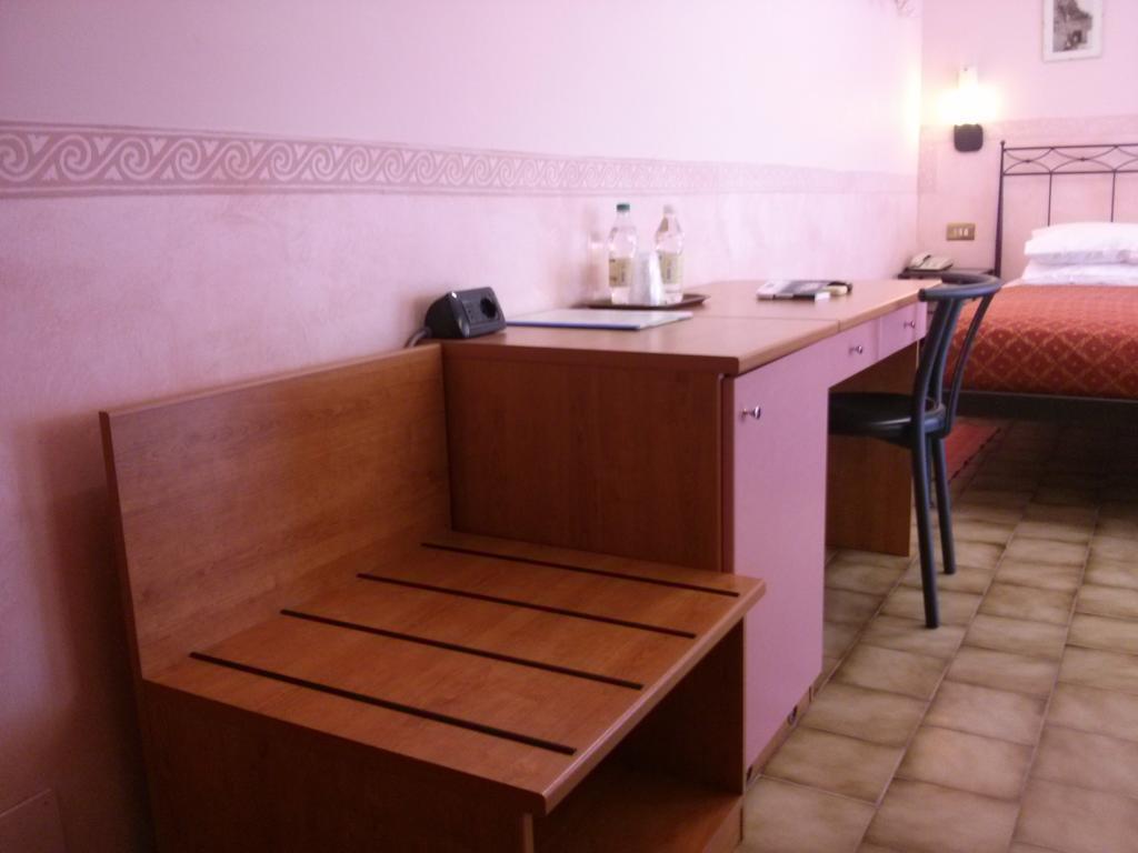 Hotel Astoria Tabiano Terme Bilik gambar